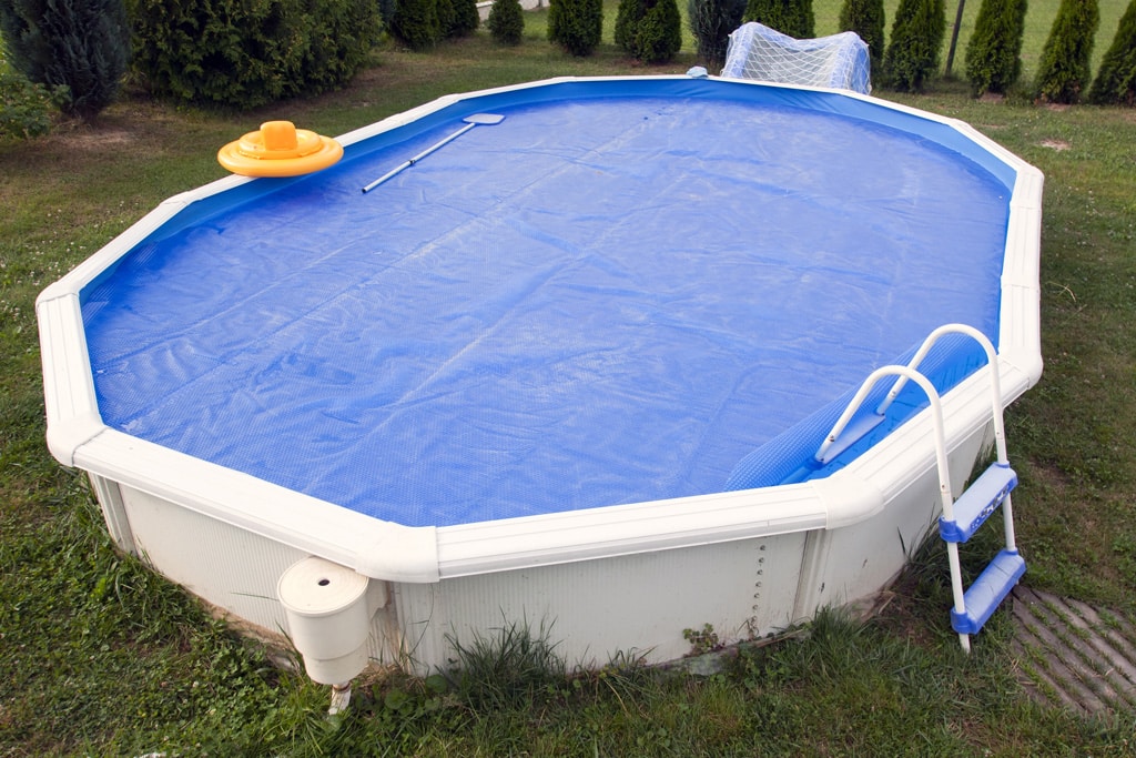 Ako vybrať materiál, na rodinné bazény – výhody vlastného bazénu, nadzemny a solarplachta