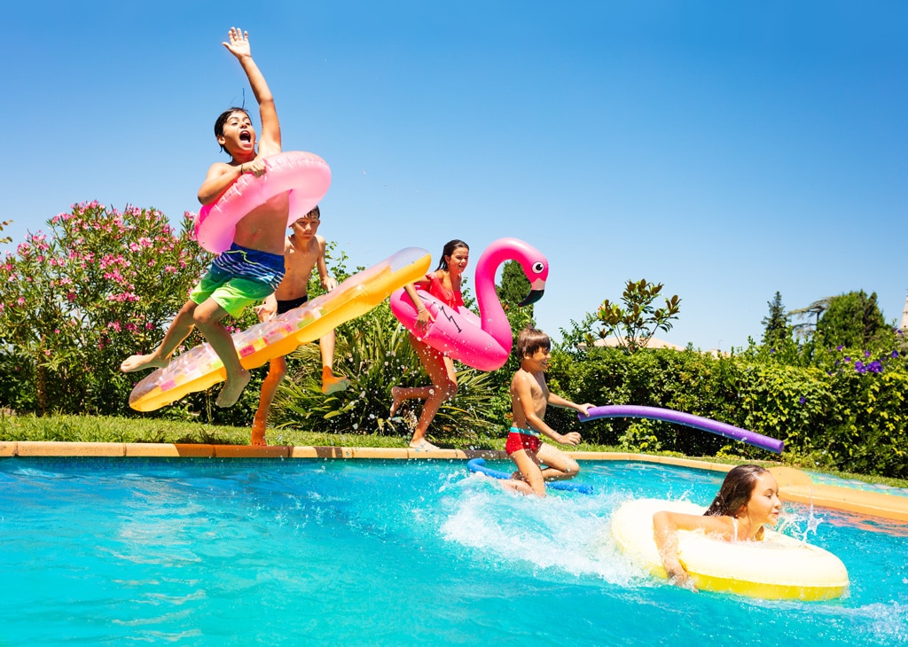 Ako vybrať materiál, na rodinné bazény – výhody vlastného bazénu