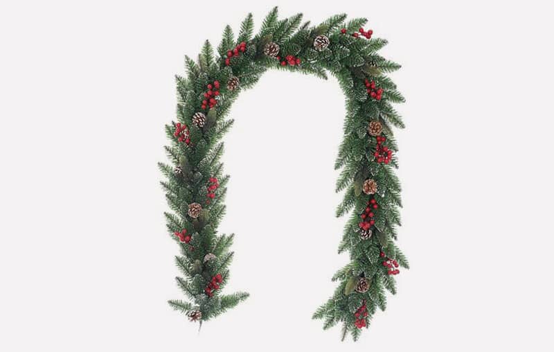 Ako si vyzdobiť vchodové dvere a predzáhradku vianočnou dekoráciou, Vianocna-girlanda-Levante-zelena-200-cm