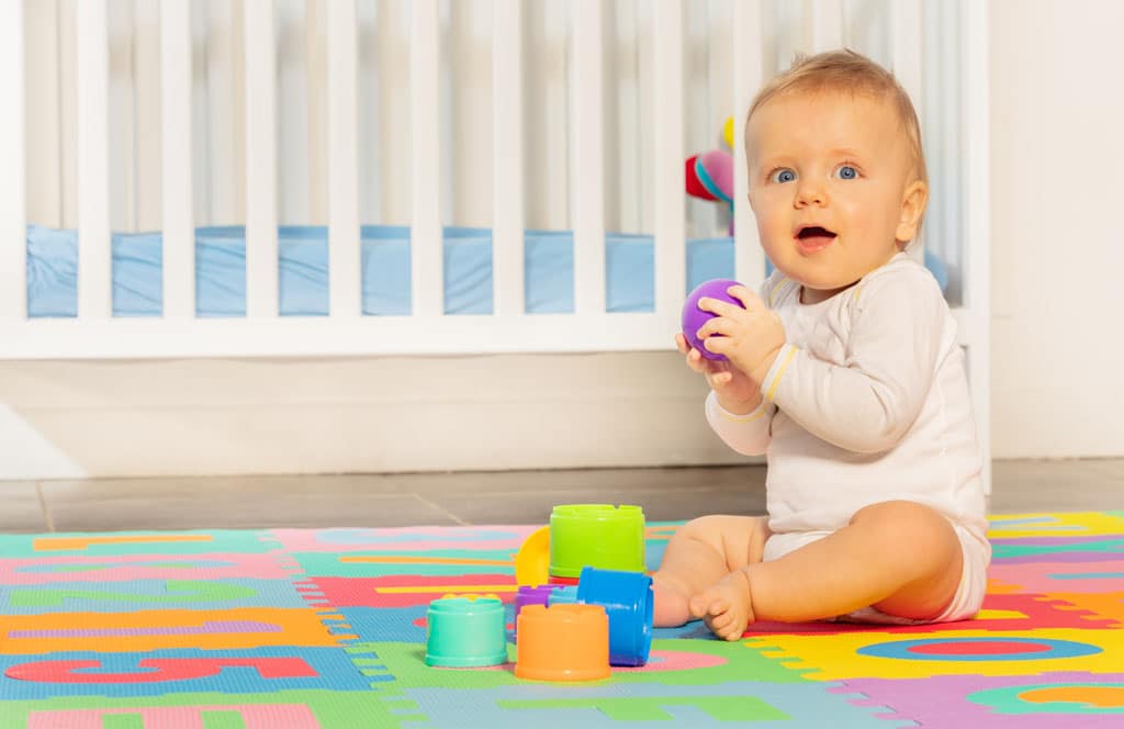 Ako si zariadiť domácnosť (dom alebo byt) s dieťaťom, penovy koberec