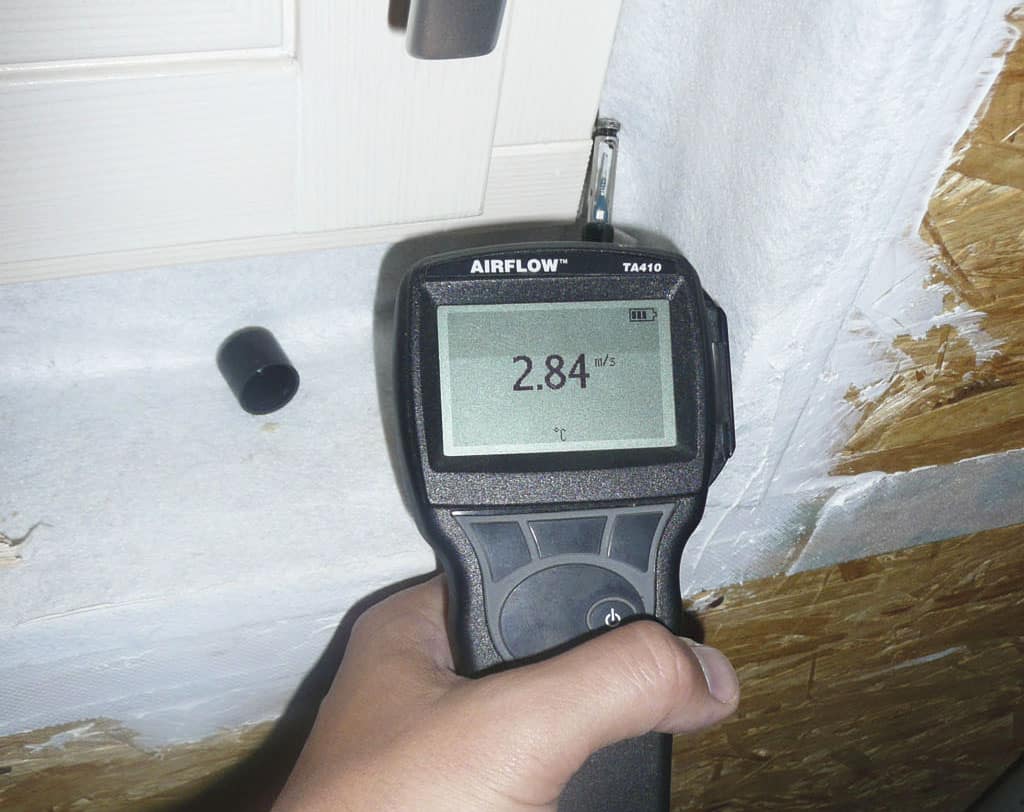Blower door test alebo test vzduchotesnosti budovy – straty tepla