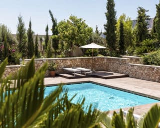 Bazén na záhrade: Luxus, alebo hlúposť?