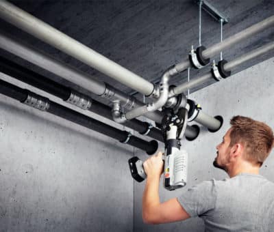 Porovnanie rýchlostí rôznych metód spájania a inštalácie oceľového potrubia