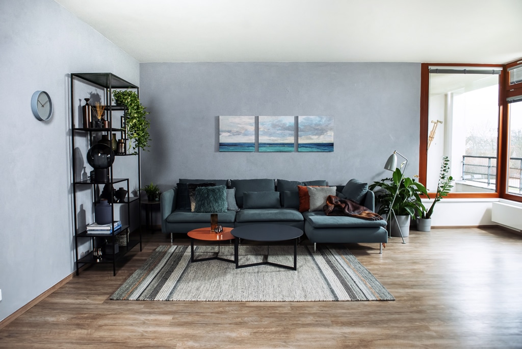 Dodajte šmrnc svojej obývačke v podobe betónovej stierky, interier stena stierkovanie, stierka Primalex betonovy efekt