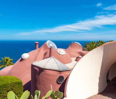 Budovy, ktoré kontrastujú s tradičnou architektúrou