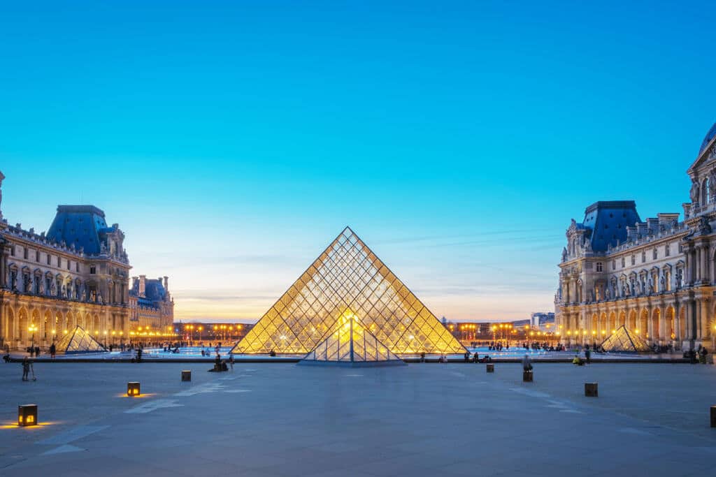 Projekt Le Grand Louvre v Paríži architekt Ieoh Ming Pei