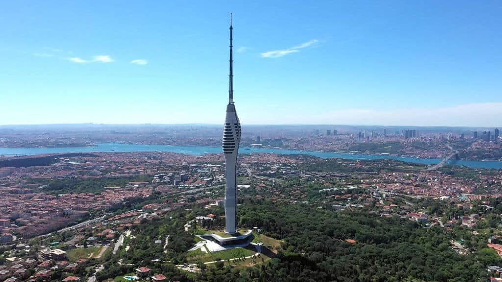 Výhľad z veže Çamlıca Kulesi Turecko