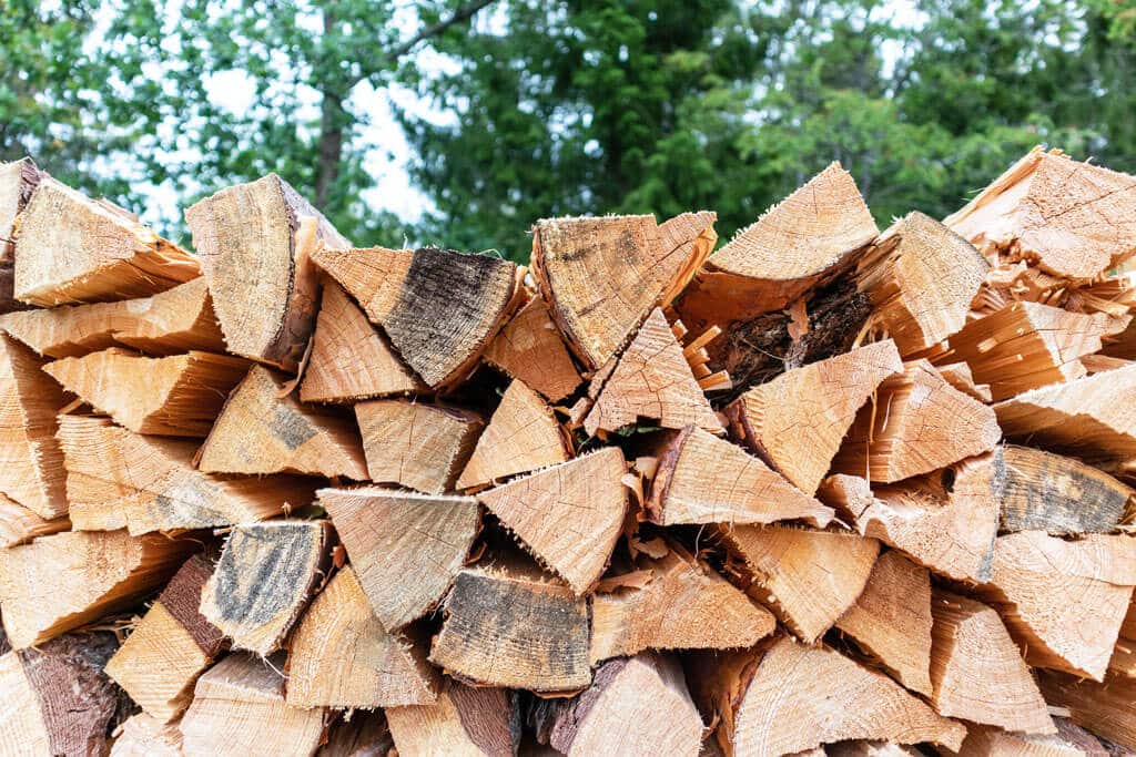 Ako uskladniť drevo na zimu