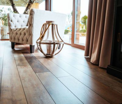 Dizajnová laminátová podlaha Shufflewood 5 tipov ako sa vyznať vo svete podláh a nezblázniť sa