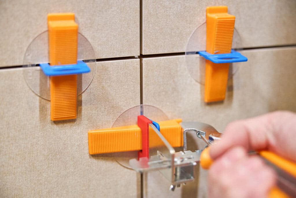 Ochranna podlozka pod klinovy vyrovnavaci system