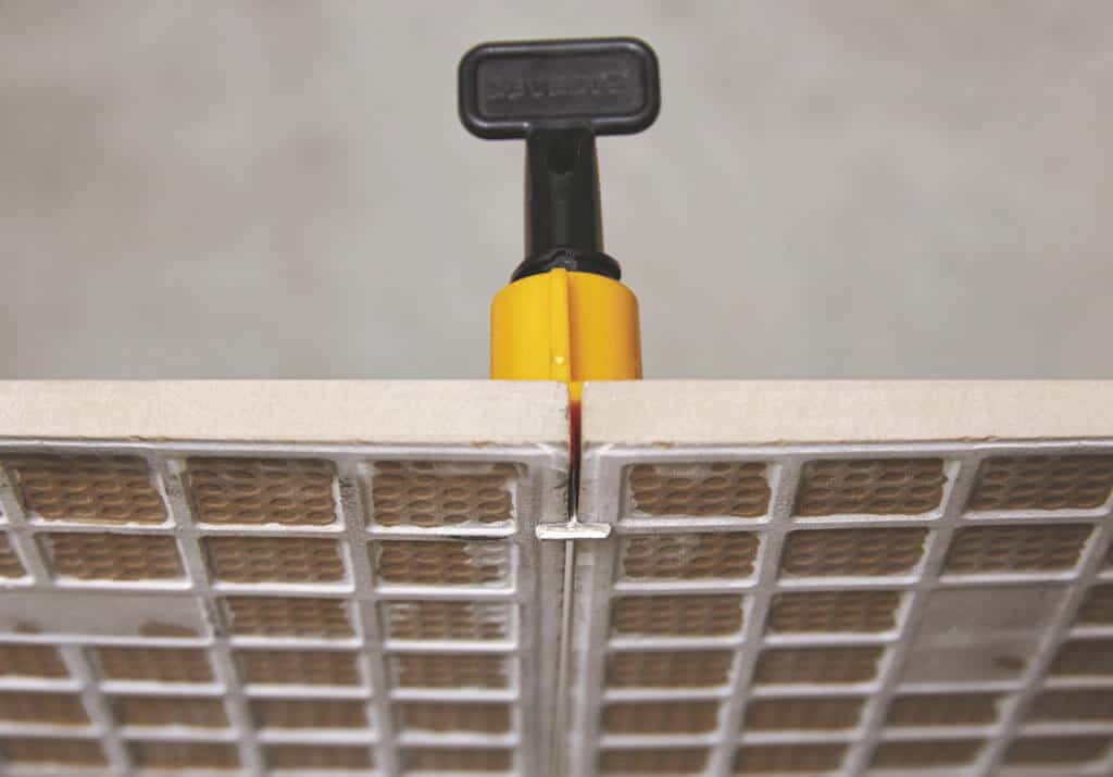 Otoc kolmo na sparu pokládku obkladov a dlažieb