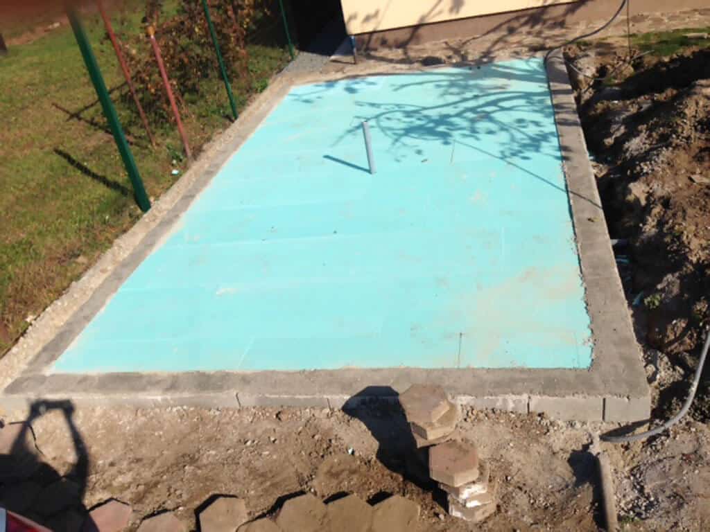 Základy betónovej platne izolacia stavba garáže