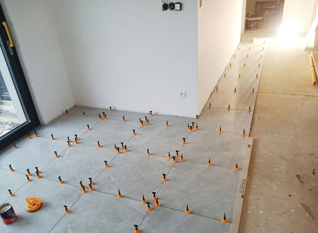 Pokladka a vyrovnanie dlazby