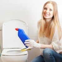 Jednoduché rady, ako sa zbaviť zápachu na toalete či v kúpeľni