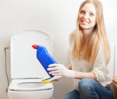 Jednoduché rady, ako sa zbaviť zápachu na toalete či v kúpeľni