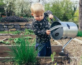 Zábava a pohyb v záhrade: 4 tipy, ako vytvoriť hravú záhradu pre deti