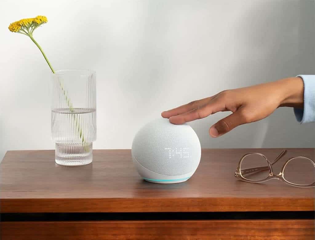 Alexa umelá inteligencia vyhladava informacie na internete