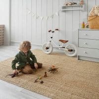 Ktoré materiály vybrať do detskej izby, drevo alebo plast