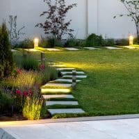 Vonkajšie osvetlenie zútulní vašu záhradu