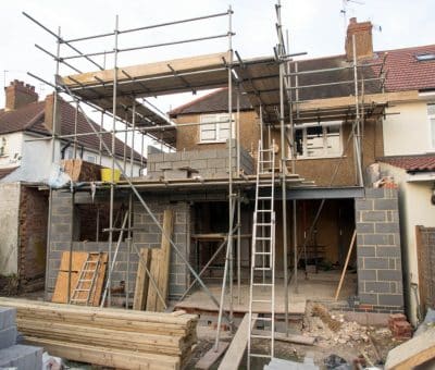 Okenné tabule z dreva či spojivo z PET fliaš: Tieto revolučné materiály musíte poznať