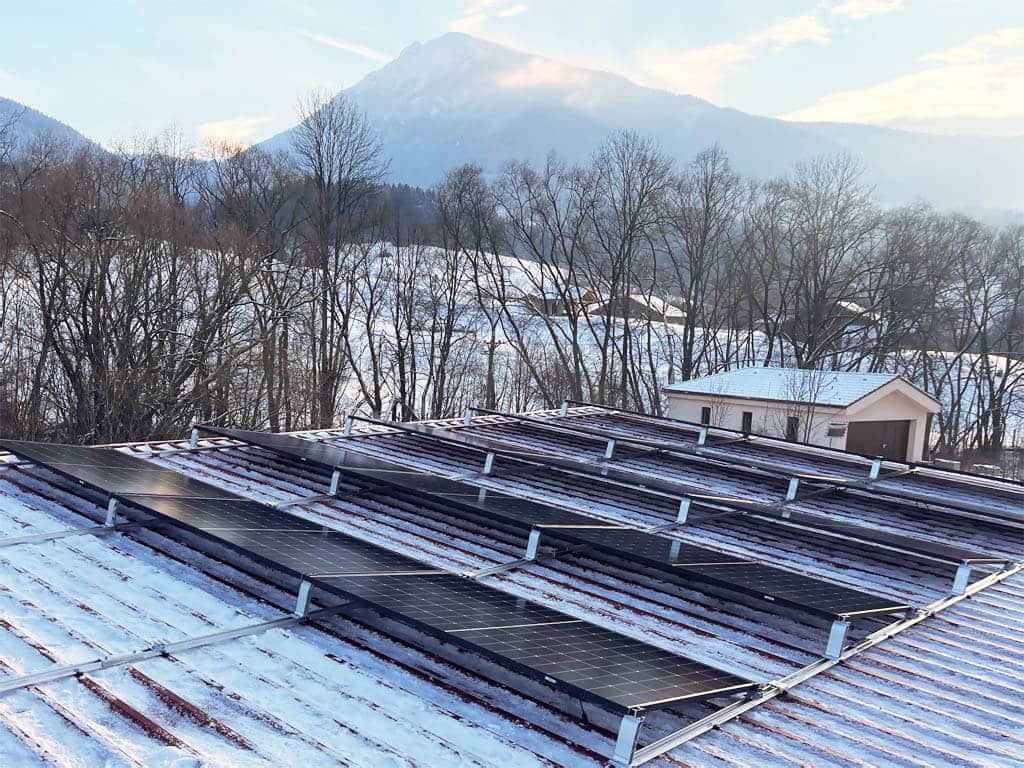 fotovoltické panely vyrábajú necelé 2 % energie na Slovensku