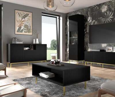 Moderná obývacia stena v čiernom prevedení so zlatými doplnkami
