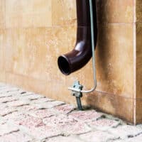 Uzemnovac beskozvodu bleskov