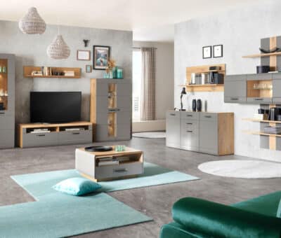 Elegantná obývačka v šedej farbe a hnedom dekore