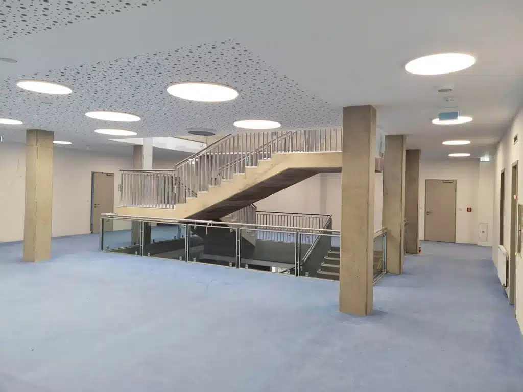 Nove schodisko v skole