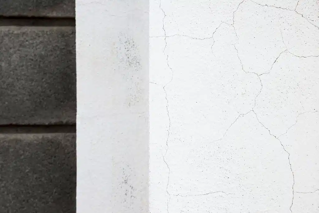 Kvalitné materiály a preventívne opatrenia pri prasklinach