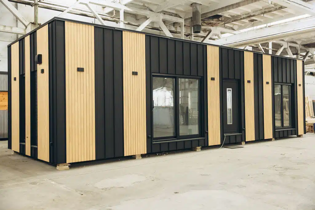 Modulárne stavby sa tak stávajú nielen odpoveďou na bytovú krízu