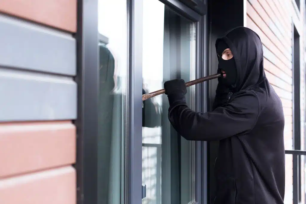 Skontrolujte všetky okná a dvere