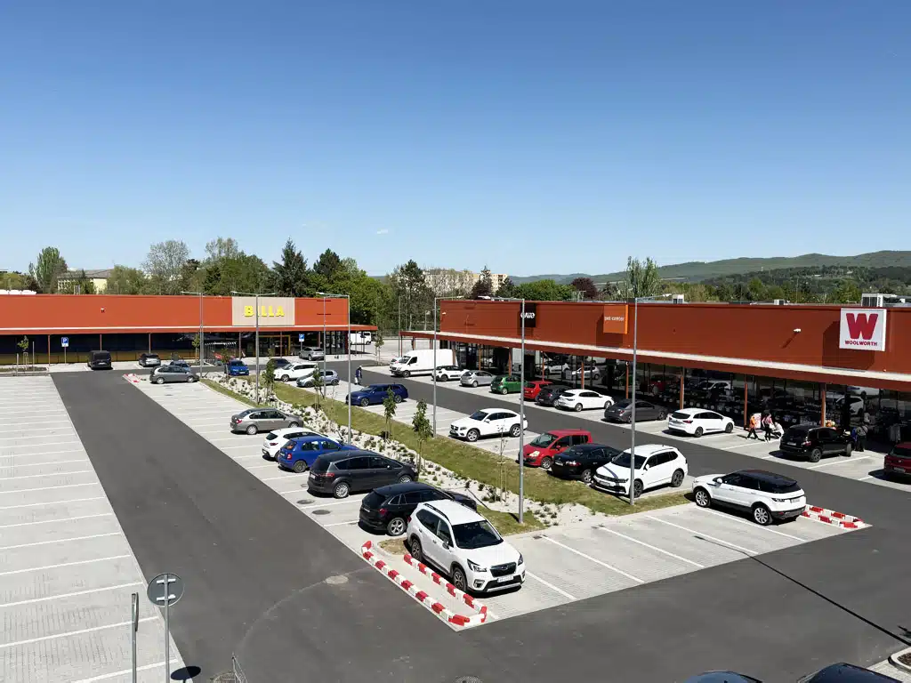 Výstavba komplexu v tesnej blízkosti križovatky ulíc Bratislavská a Adama Trajana